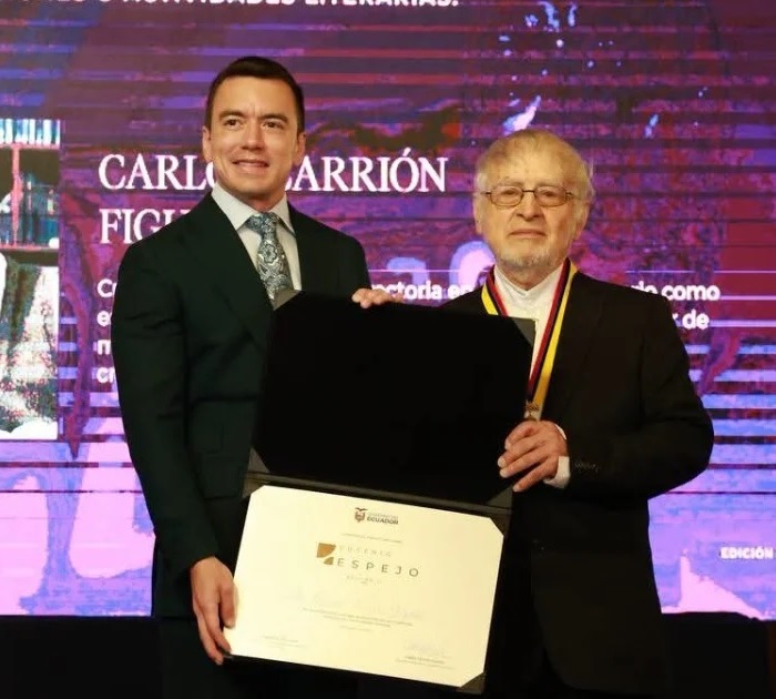 Don Carlos Carrión recibió el Premio Nacional Eugenio Espejo 2026